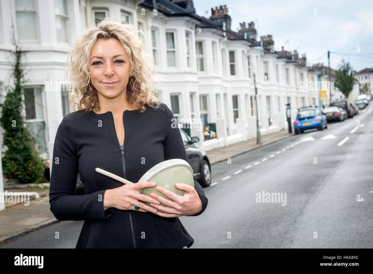 Einmalige große britische Bake Kandidat Kate Henry zu Hause in Brighton Stockfoto