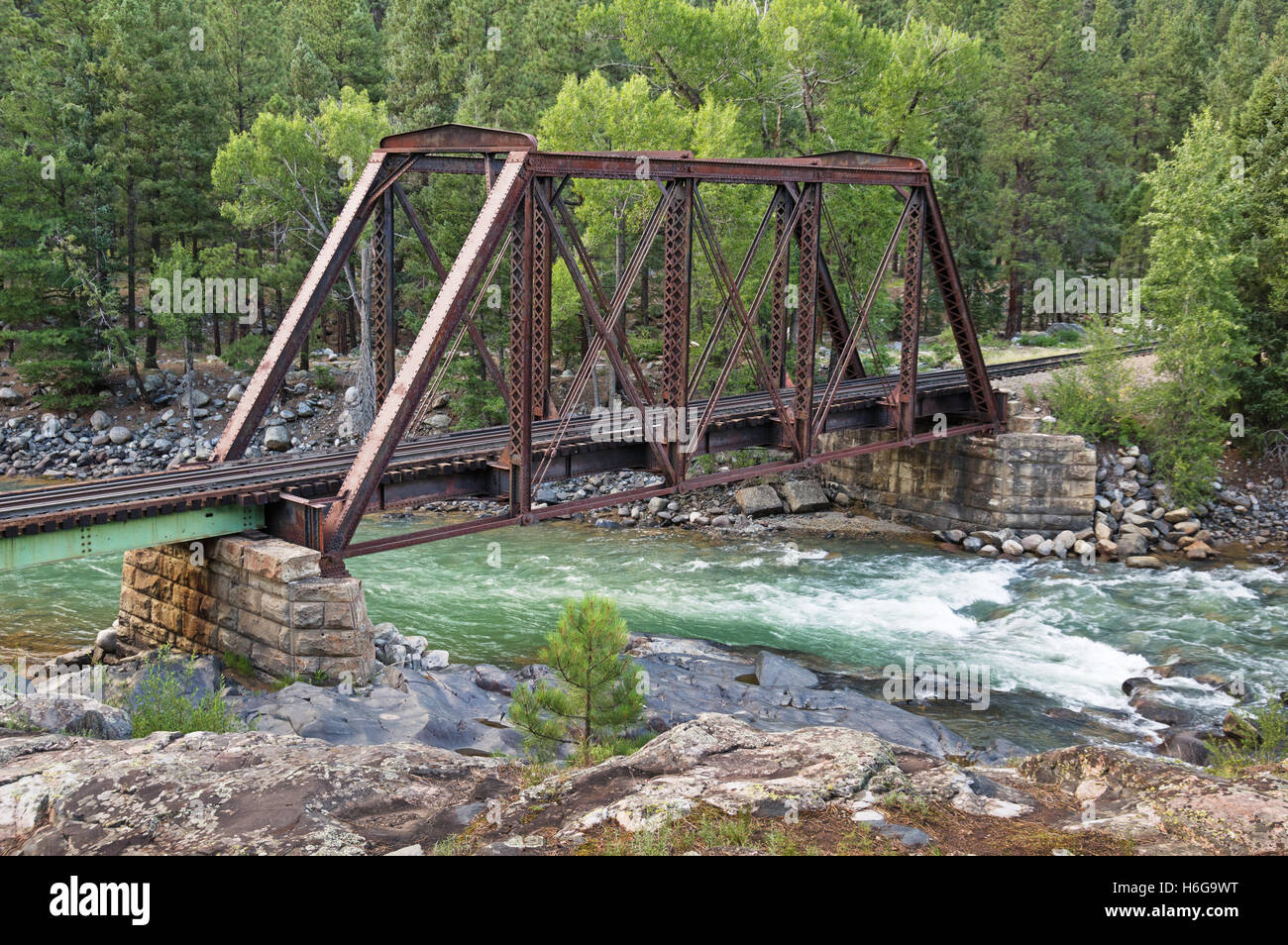 Schmalspur-Eisenbahn-Brücke über den Animas River in Colorado Stockfoto