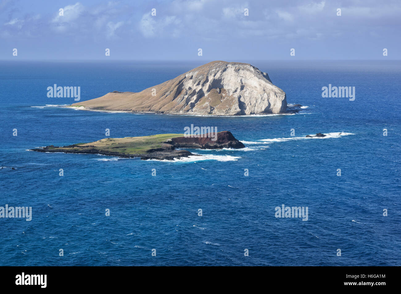 Rabbit Island und Kaohikaipu Island aus Makapuu point in Oahu Hawaii Stockfoto