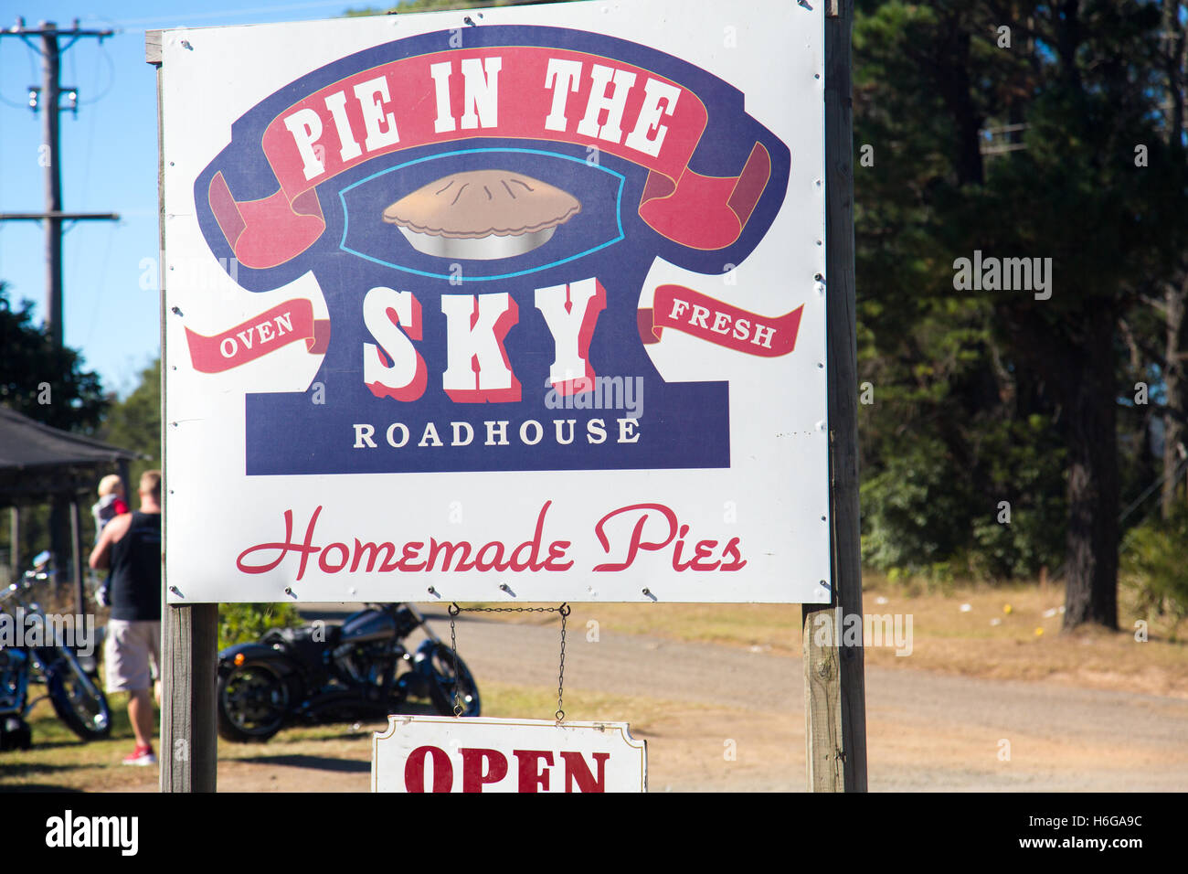 Pie im Sky Cafe Roadhouse in der Nähe von Bilpin, einer kleinen Stadt im regionalen New South Wales, Australien, die hausgemachte Kuchen verkauft Stockfoto