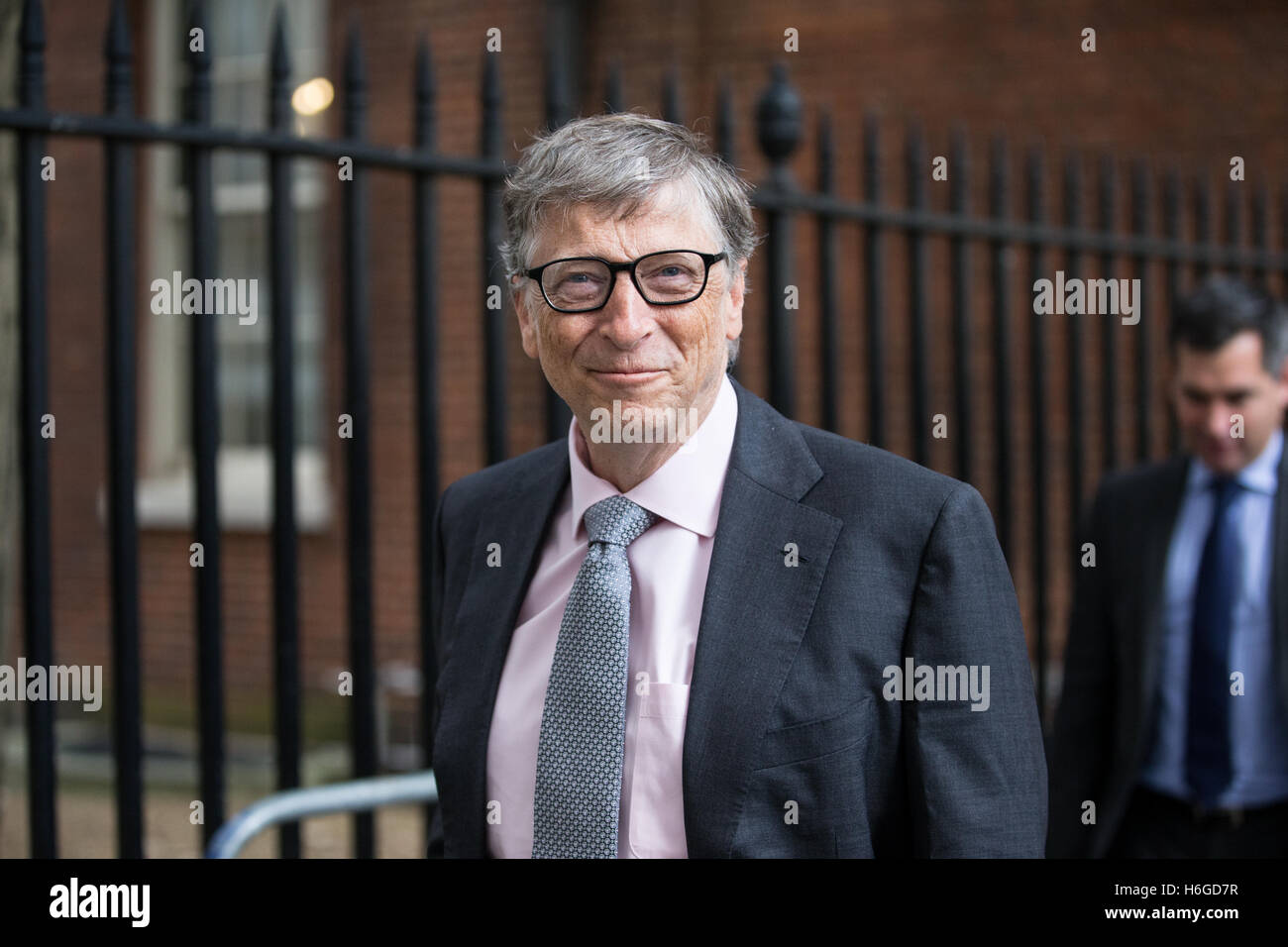 Bill Gates, Multi-Millionär, Philanthrop und Gründer von Microsoft, lohnt sich ein Besuch Nummer 11 Downing Street, London, UK Stockfoto