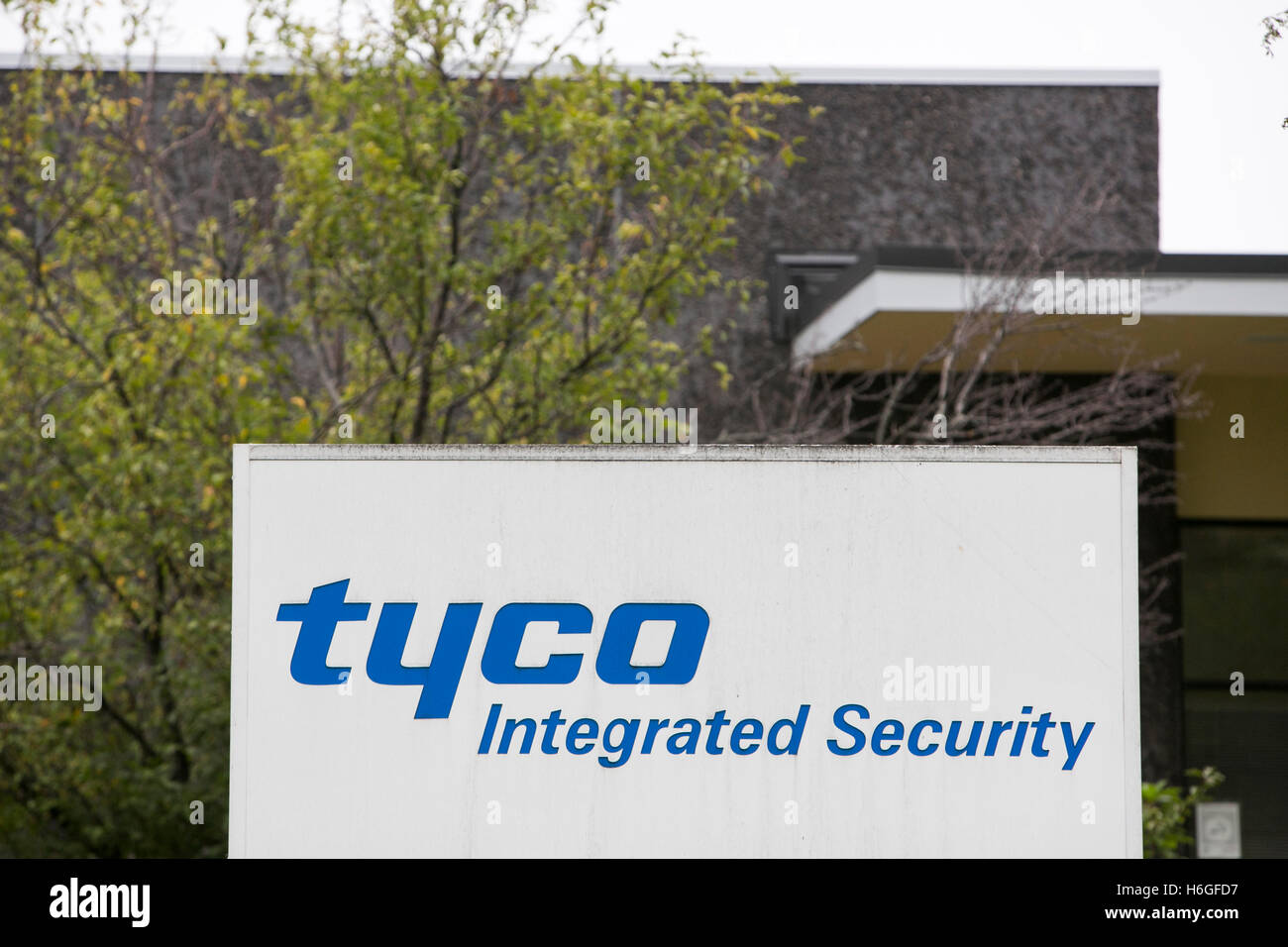 Ein Logo Zeichen außerhalb einer Einrichtung von Tyco Integrated Security in Oak Brook, Illinois am 15. Oktober 2016 besetzt. Stockfoto