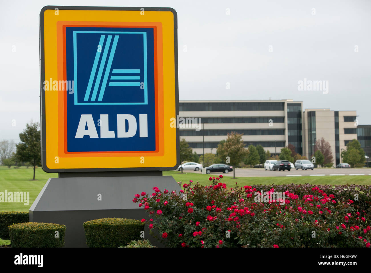 Ein Logo Zeichen außerhalb der ALDI uns-zentrale in Batavia, Illinois am 15. Oktober 2016. Stockfoto