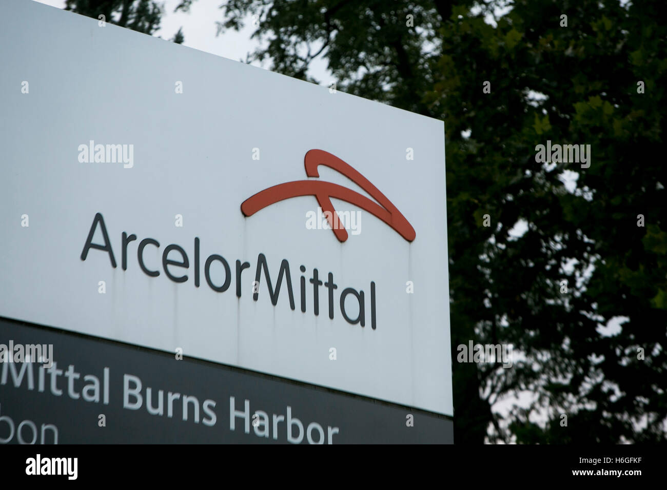 Ein Logo Zeichen außerhalb der ArcelorMittal Burns Harbor Einrichtung in Chesterton, Indiana am 15. Oktober 2016. Stockfoto