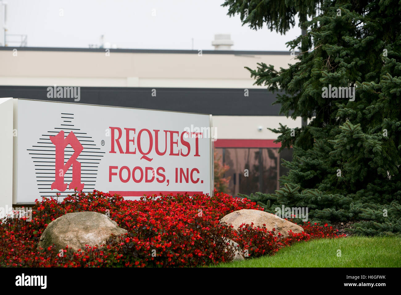 Ein Logo Zeichen außerhalb der Hauptsitz der Anfrage Foods, Inc., in Holland, Michigan, USA am 16. Oktober 2016. Stockfoto
