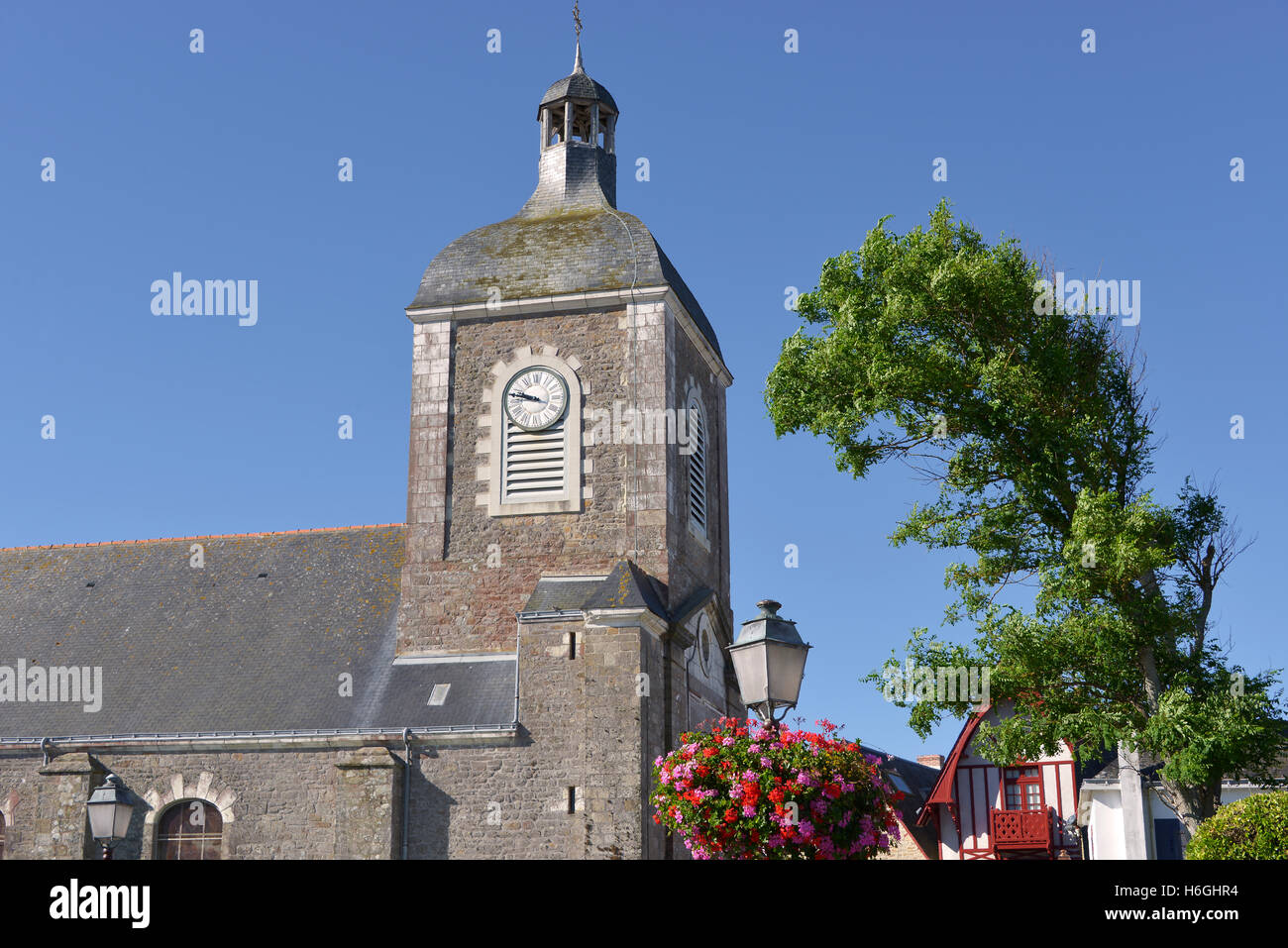 Kirche von Saint-Pierre in Piriac-Sur-Mer, eine Gemeinde im Département Loire-Atlantique in Westfrankreich Stockfoto