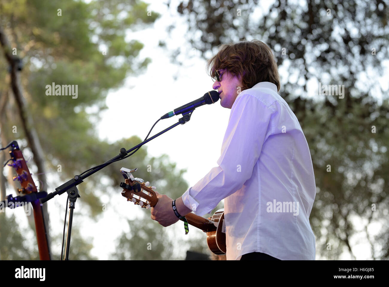 BARCELONA - 4 JUL: Nacho Vegas (Musiker) führt auf Vida Festival am 4. Juli 2015 in Barcelona, Spanien. Stockfoto