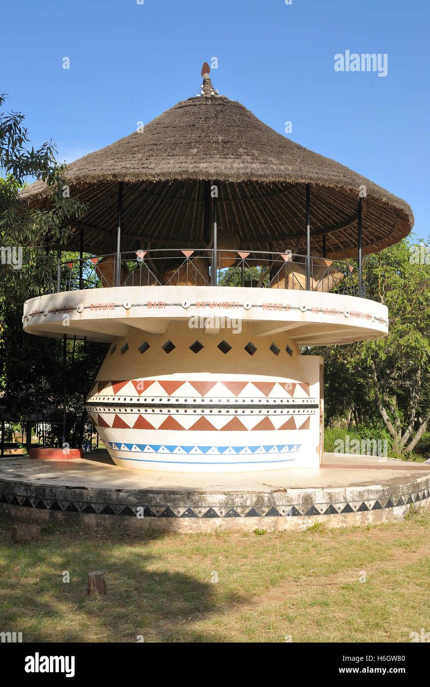 Trommel-ähnliche geformte Royal Pavillon im Sukuma Cultural Museum in der Nähe von Mwanza, Tansania Stockfoto