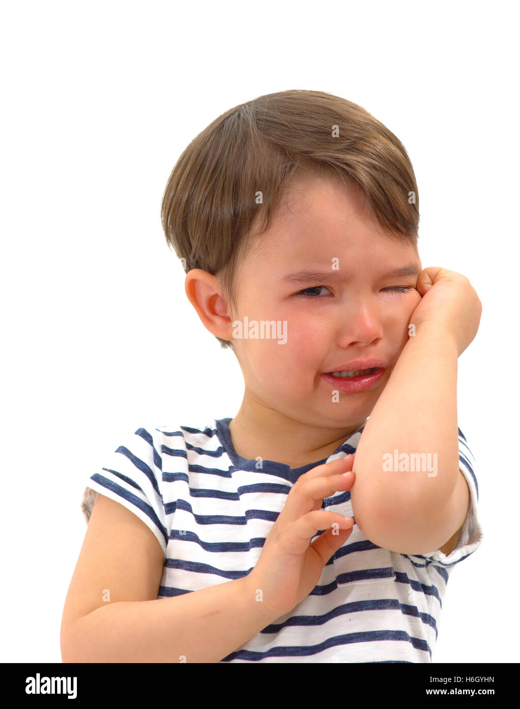 Traurig, unglücklich niedliche kleine Junge Kleinkind Mädchen wischte sich Tränen weinen, isoliert. Stockfoto