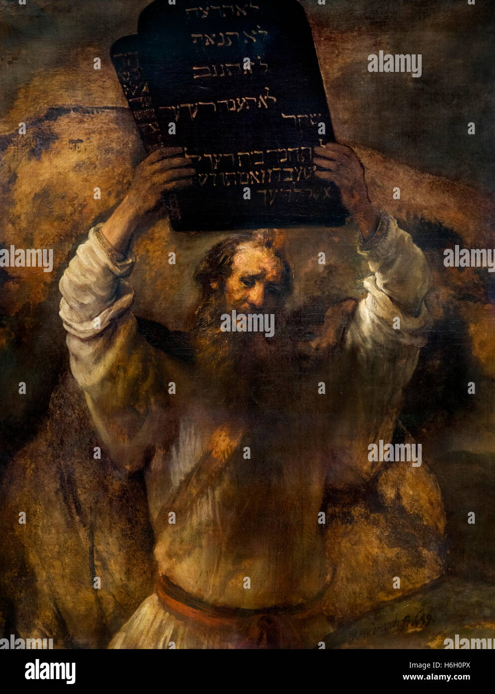 Moses brechen die Gesetzestafeln von Rembrandt van Rijn, Öl auf Leinwand, 1659. Das Gemälde zeigt Moses Zerschlagung der Tabletten auf denen Gott die zehn Gebote geschrieben hatte. Stockfoto