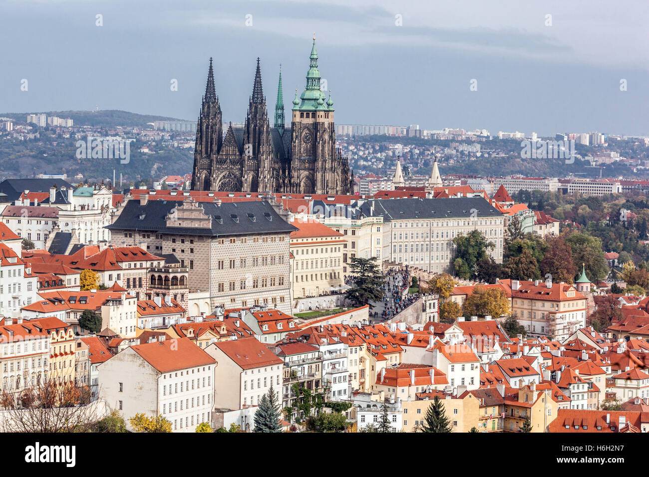 Tschechische Burgen, Prag mit Blick auf die Burg Sitz des Präsidenten, Hradschin, der Tschechischen Republik, weltberühmte Gebäude Stockfoto