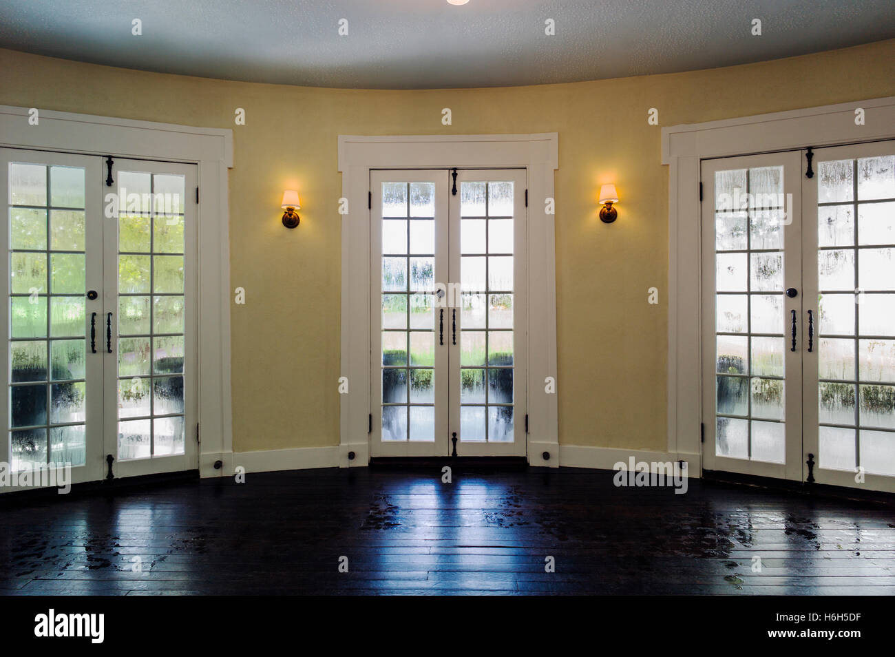 Französisch Türen aus betrachtet im Inneren; Omni Bedford Springs Resort & Spa; Bedford; Pennsylvania; USA Stockfoto