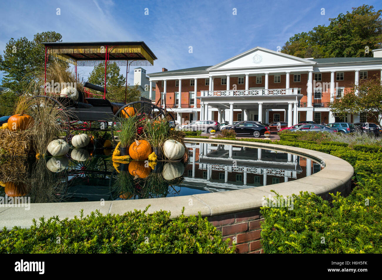 Außenansicht des Inn; klaren sonnigen Tag; Omni Bedford Springs Resort & Spa; Bedford; Pennsylvania; USA Stockfoto