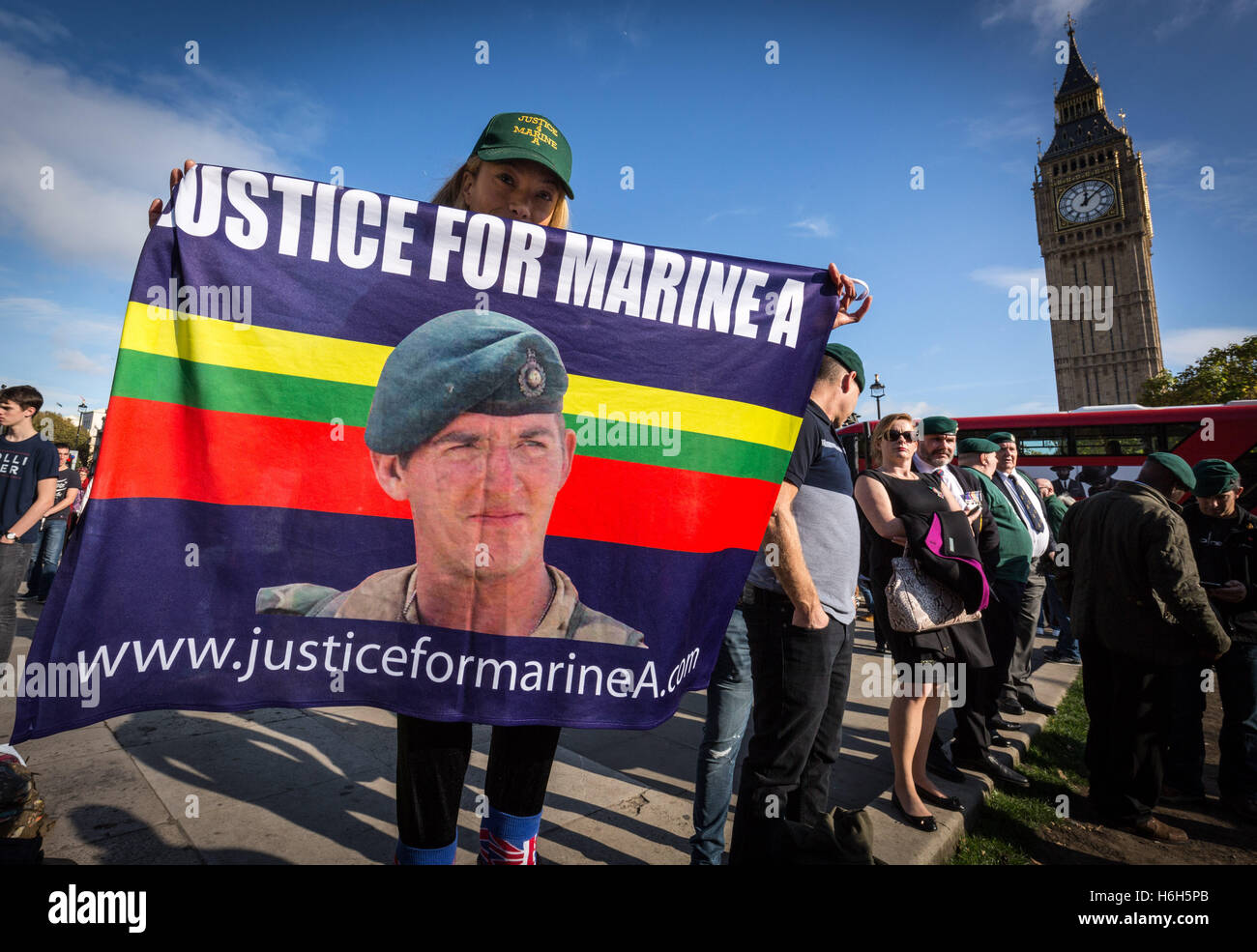 Gerechtigkeit für Marine "A" Solidarität in Parliament Square, London, UK für Royal Marine Commando Sgt Alexander Blackman protestieren. Stockfoto