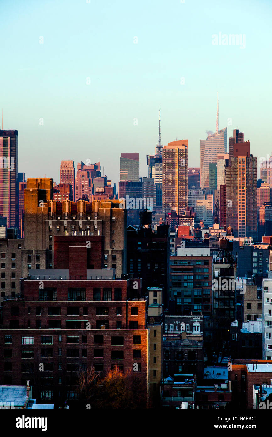 Nur Gebäude, so weit das Auge sehen in die Skyline von Manhattan. Stockfoto