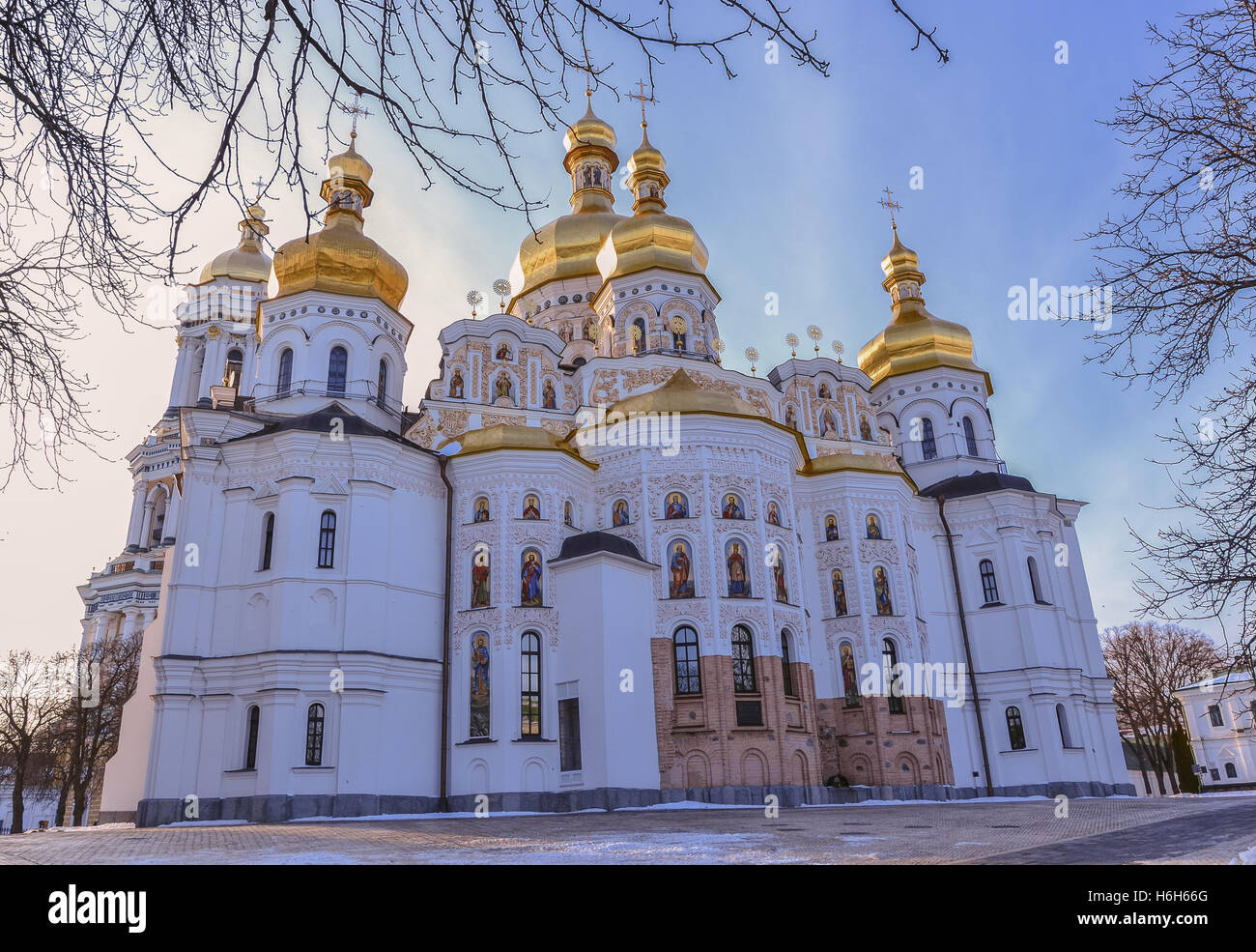 Uspenski-Kathedrale des Kiewer Höhlenkloster Lawra Kloster und große Lavra Glockenturm im winter Stockfoto