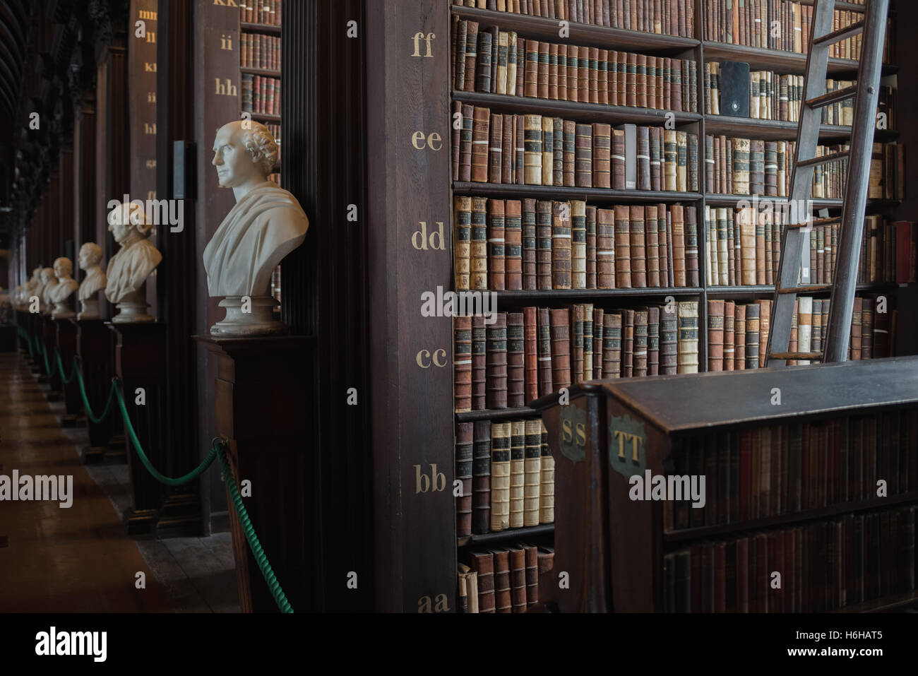 Die berühmte alte Bibliothek am Trinity College Dublin, Universität von Dublin, in der Republik Irland. Stockfoto