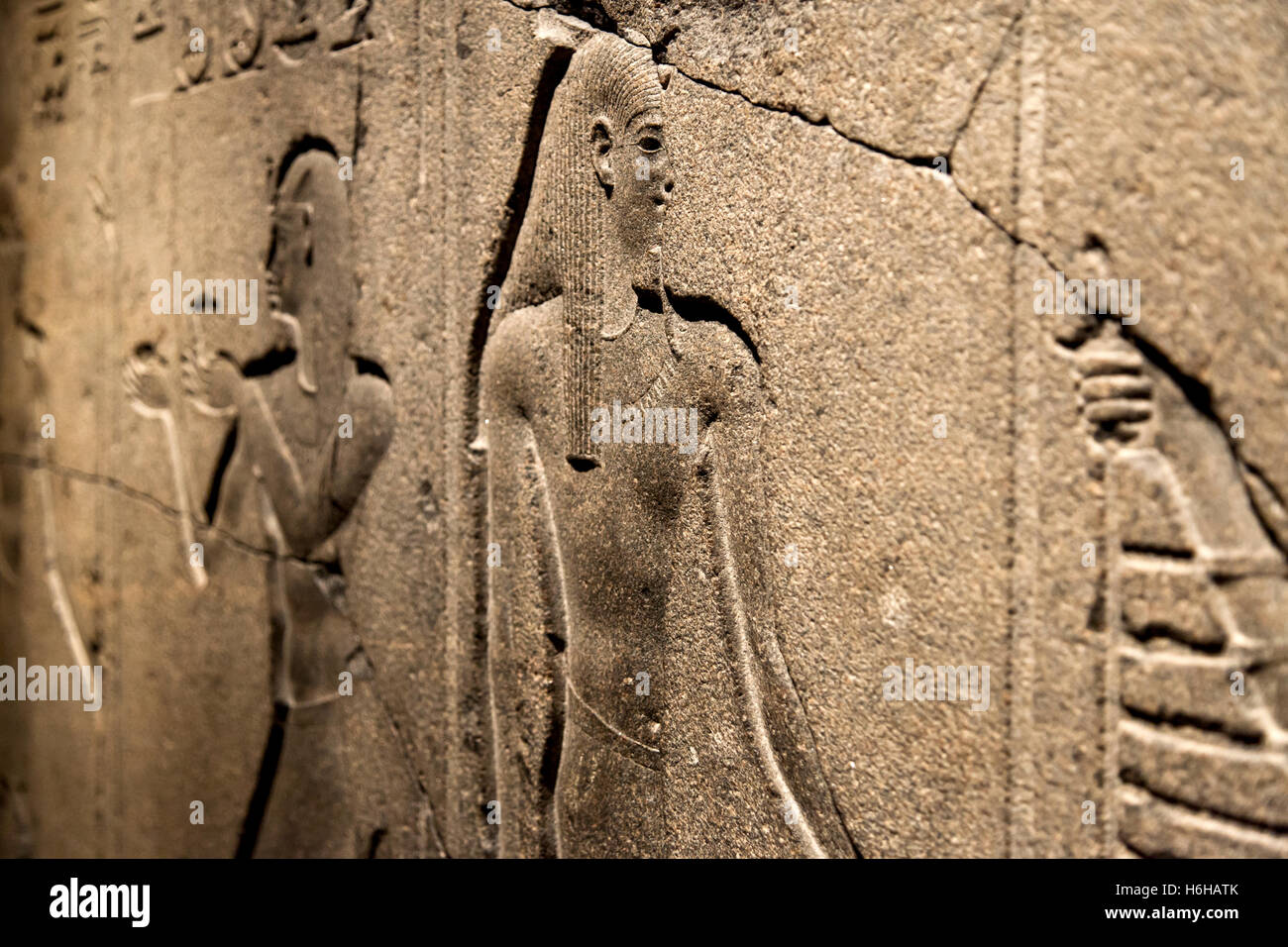 NEW-YORK - NOV 10: Alte ägyptische Hieroglyphen auf dem Display im Metropolitan Museum am 10. November 2012 in New York, USA. Stockfoto