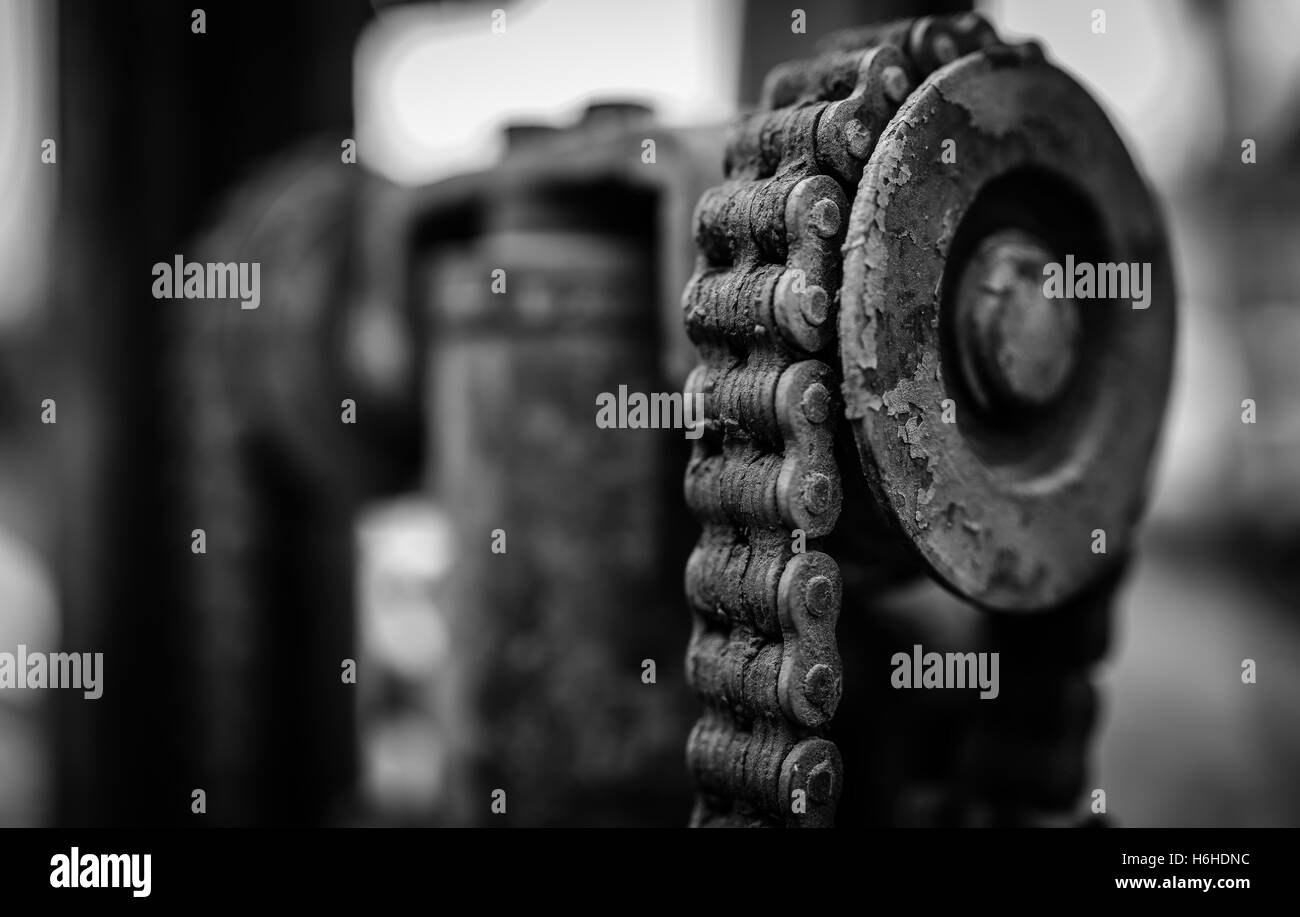 Rostige alte Kette auf Landmaschinen Stockfoto