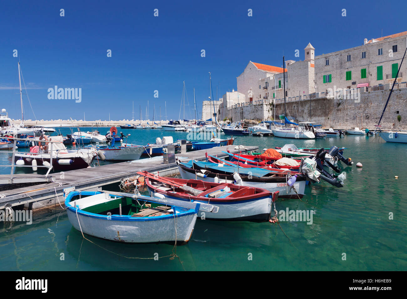 Hafen Sie mit Altstadt und Dom, Giovinazzo, Provinz Bari, Apulien, Italien Stockfoto