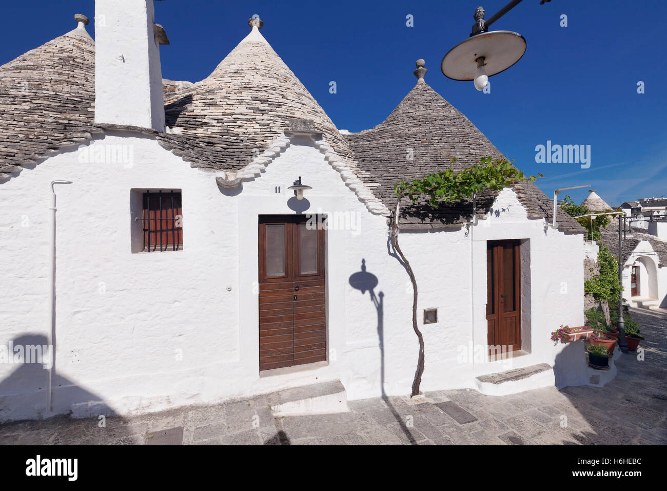 Trulli Häuser, Alberobello, Valle d &#39; Itria, Provinz Bari, Apulien, Italien Stockfoto