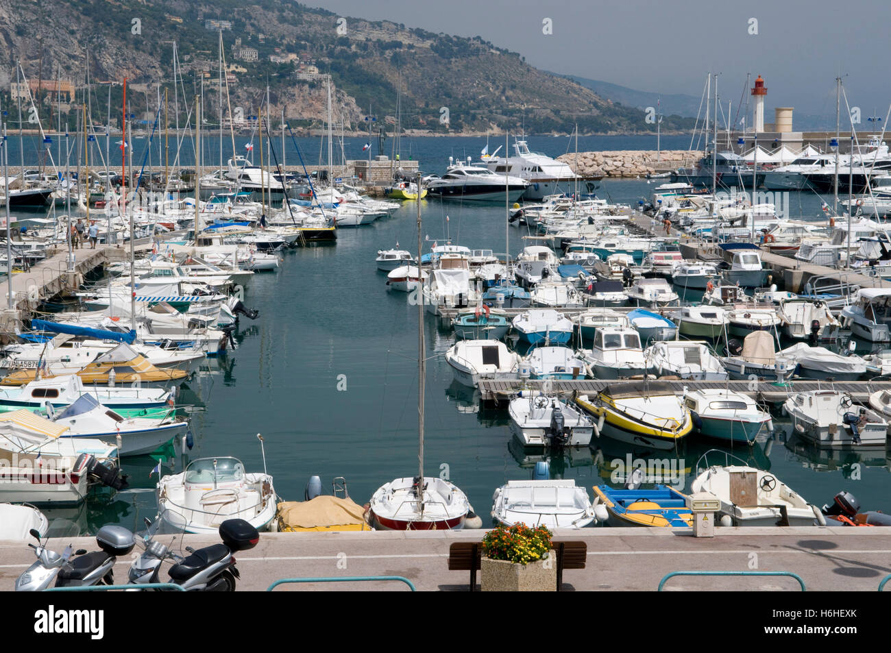 Blick auf den Hafen, Menton, Côte d ' Azur, Provence, Frankreich, Europa Stockfoto