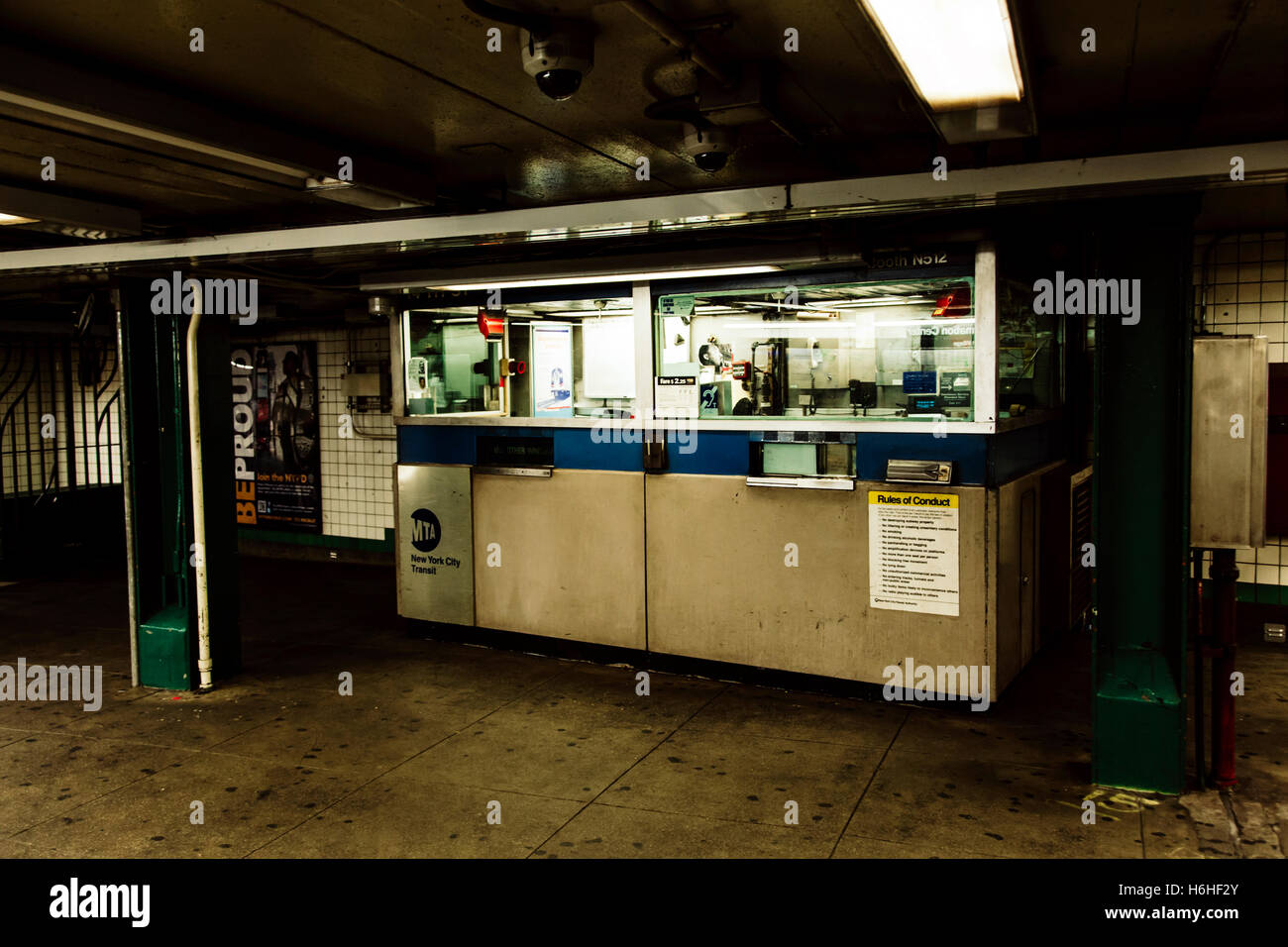 New-York - 14 Nov.: U-Bahnstation ticketing Stand in New York, USA am 14. November 2012. Stockfoto