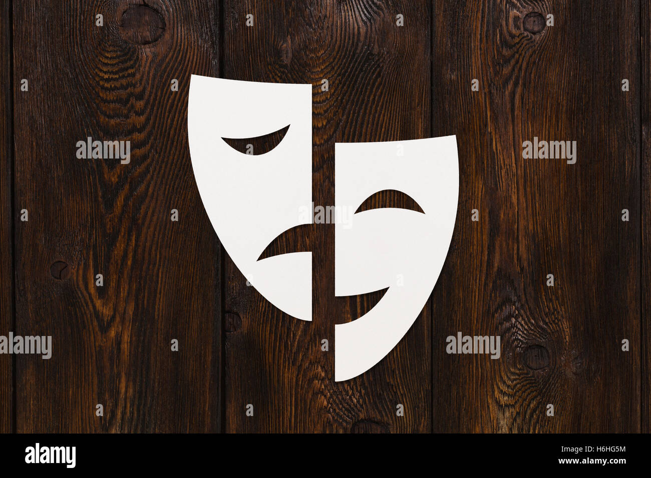 Papiermasken Theater. Emotionen-Konzept. Abstrakte Konzeptbild Stockfoto