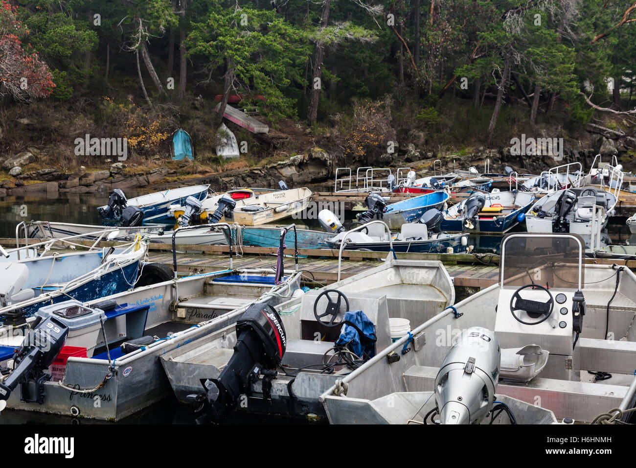 Kleine Boote angedockt an der Whaler Bay Regierung Wharf auf Galiano Island Stockfoto