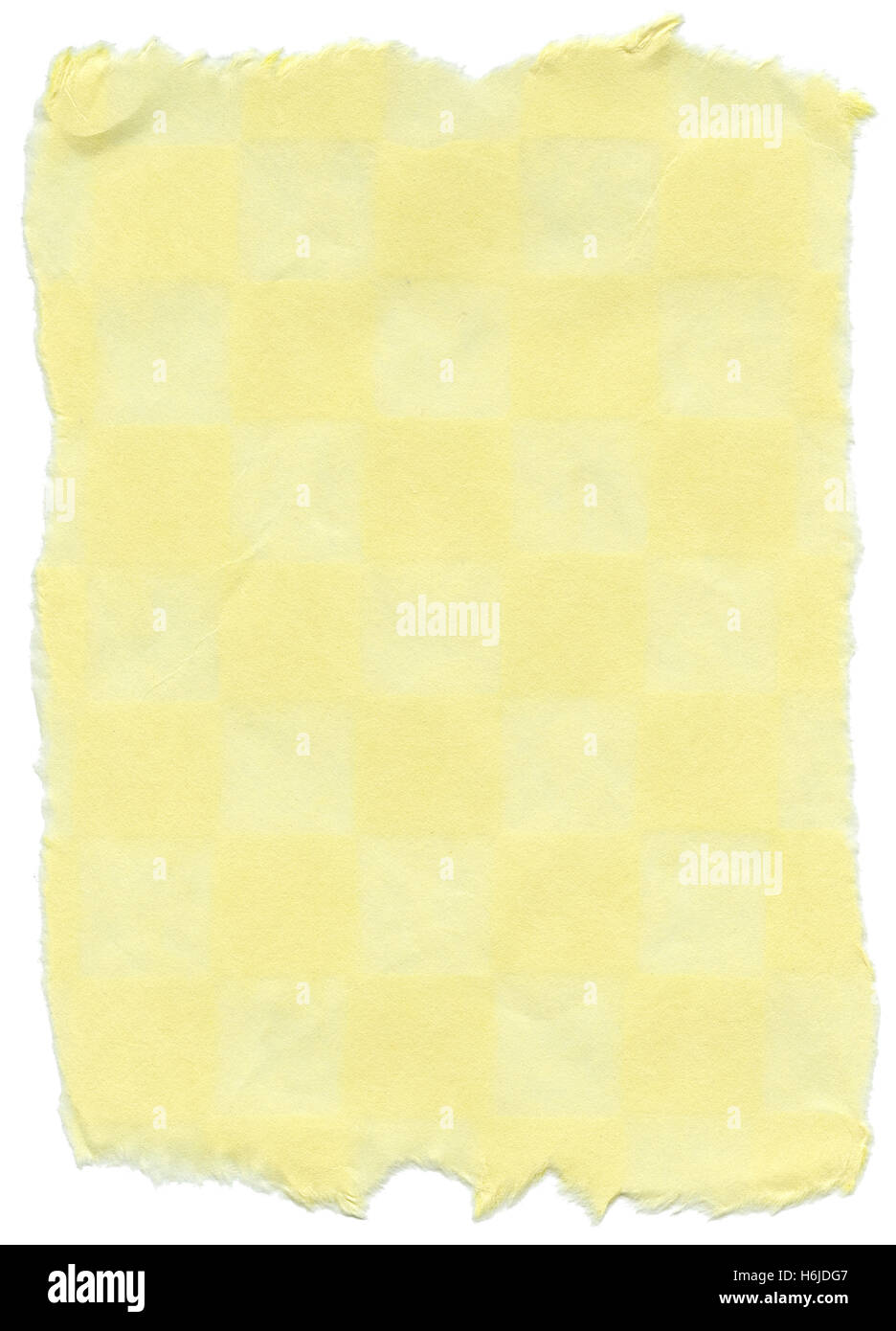 Textur aus Reispapier kariert mit hellen Beige & gelbe Quadrate, mit zerrissenen Kanten. Isoliert auf weißem Hintergrund. Um 12 Uhr gescannt Stockfoto