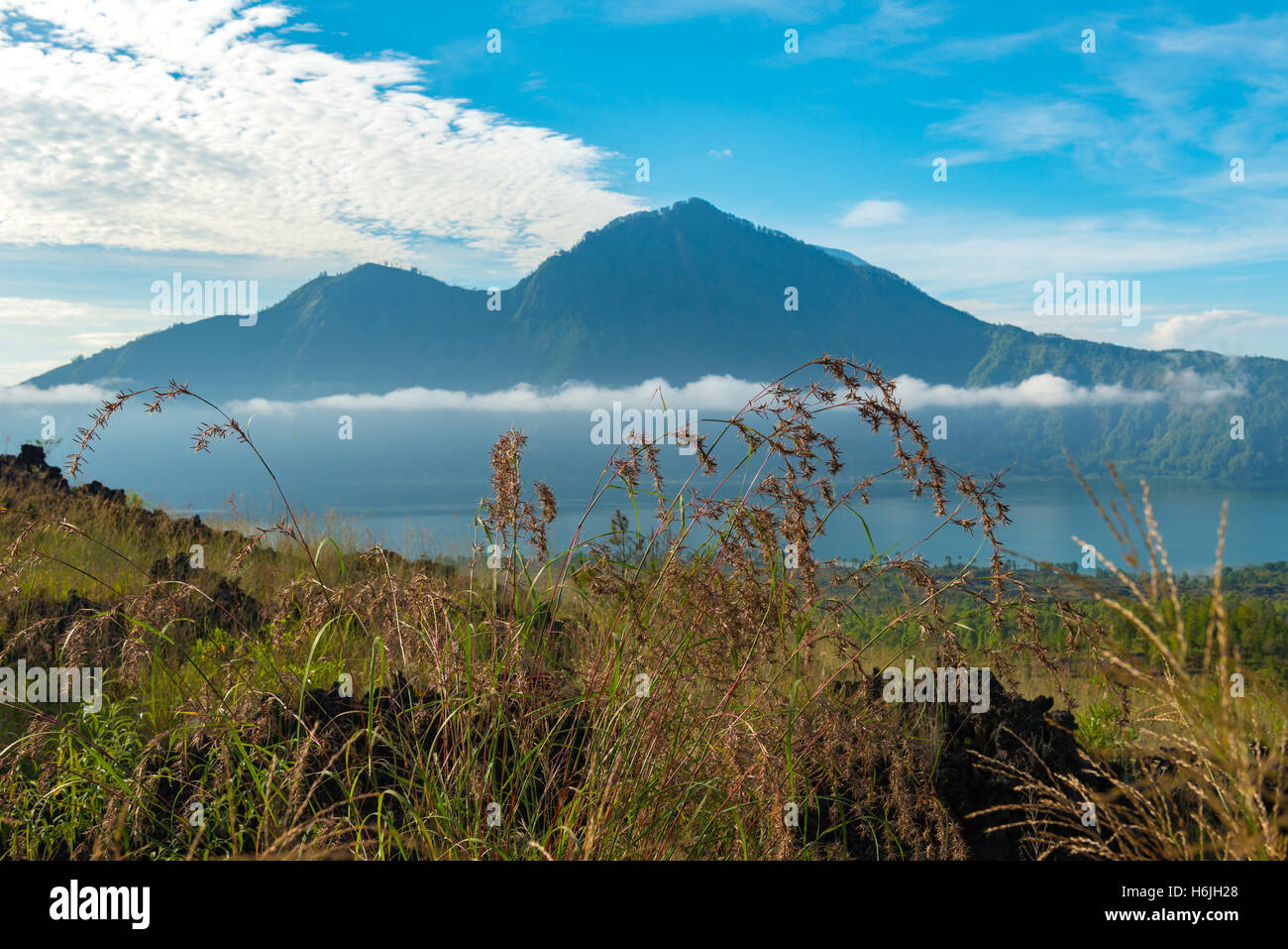 Blick auf Berg Agung und Batur See in Bali, Indonesien Stockfoto