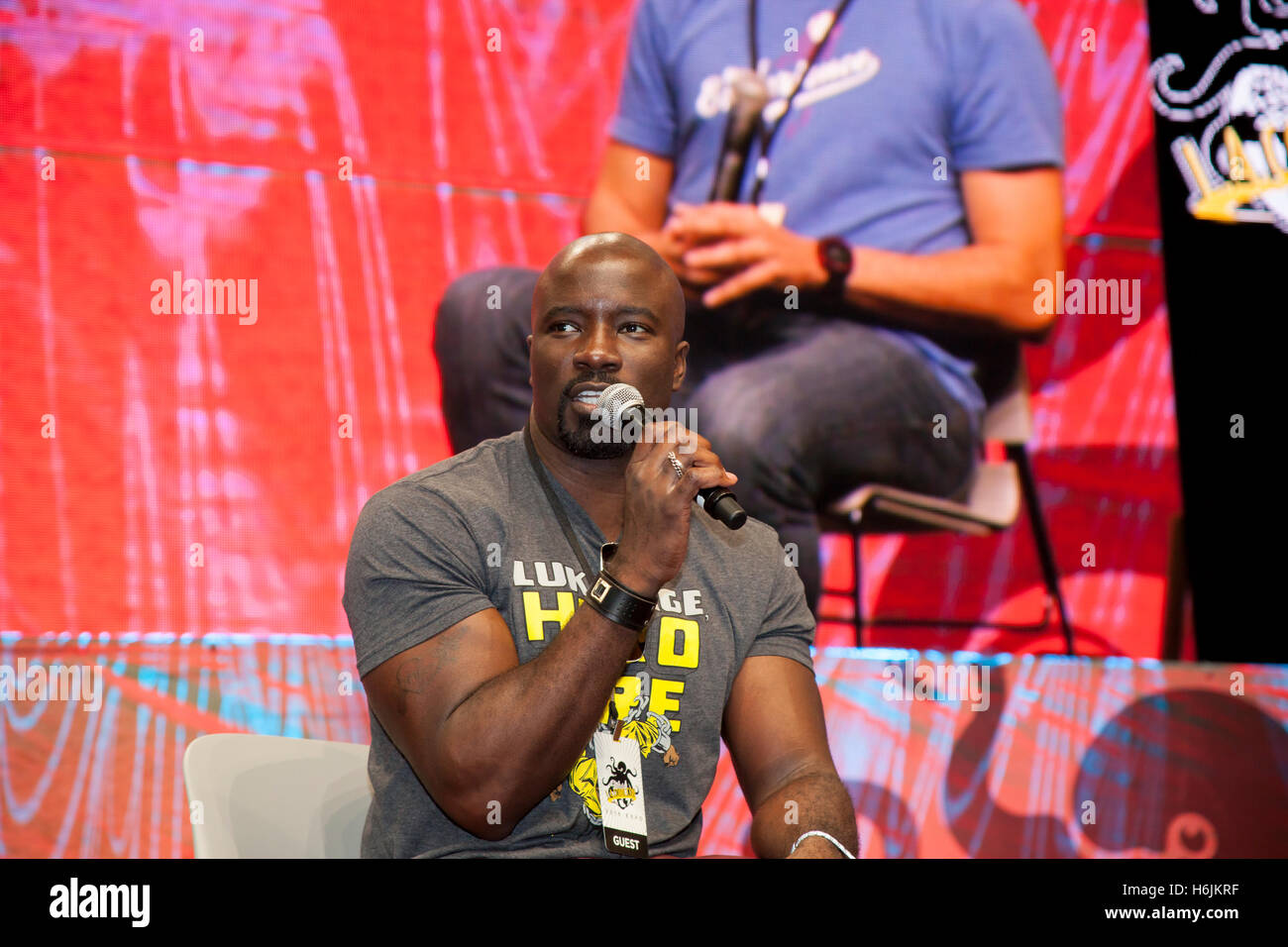 STAN LEE LA COMIC CON: 29. Oktober 2016, Los Angeles, CA. Schauspieler Mike Colter des Marvel Netflix Fernsehens zeigen Luke Cage. Stockfoto