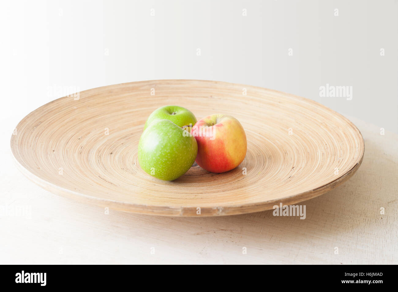 Obst-Display mit Äpfeln Stockfoto