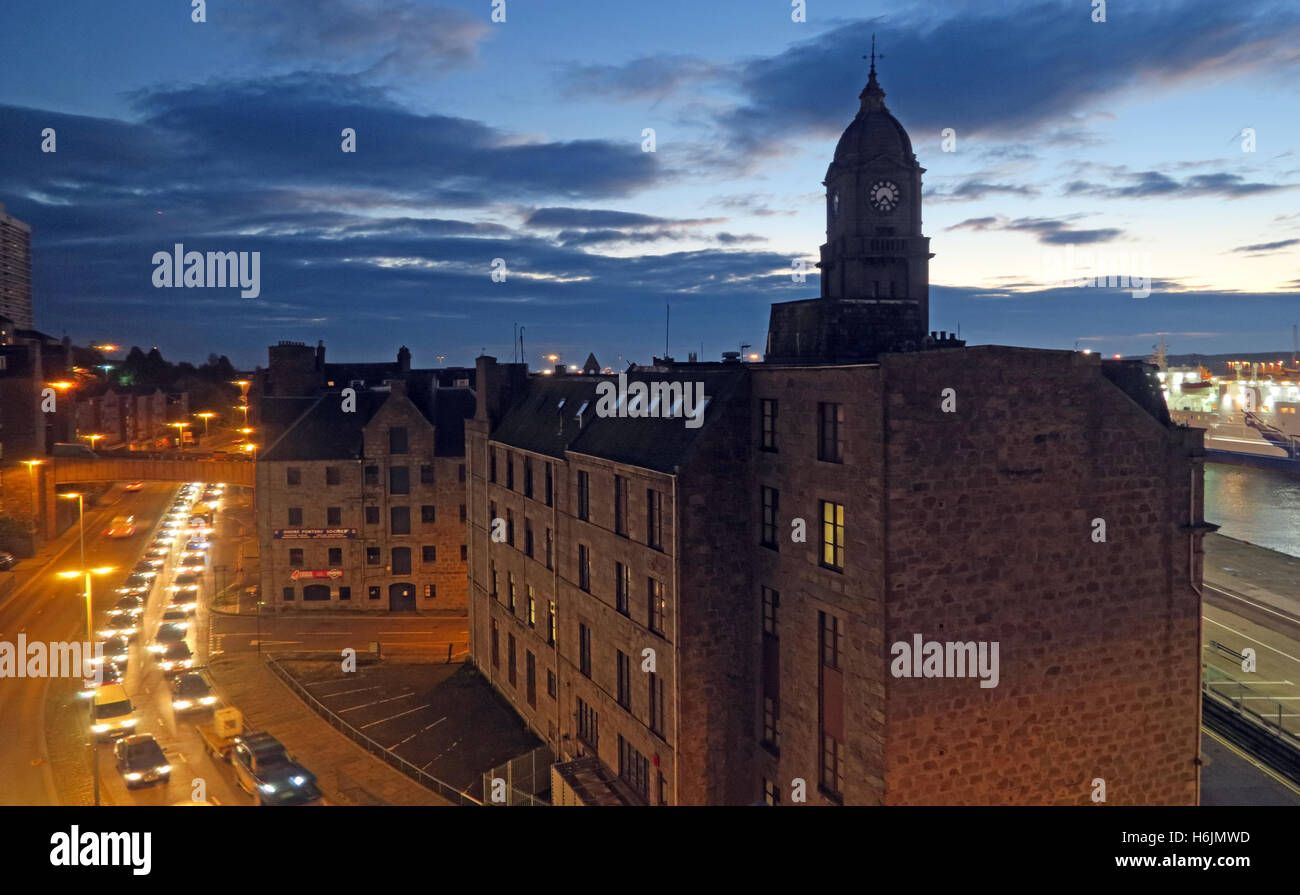 Aberdeen Harbour bei Nacht, Aberdeenshire, Schottland, UK - Morgen-Verkehr Stockfoto