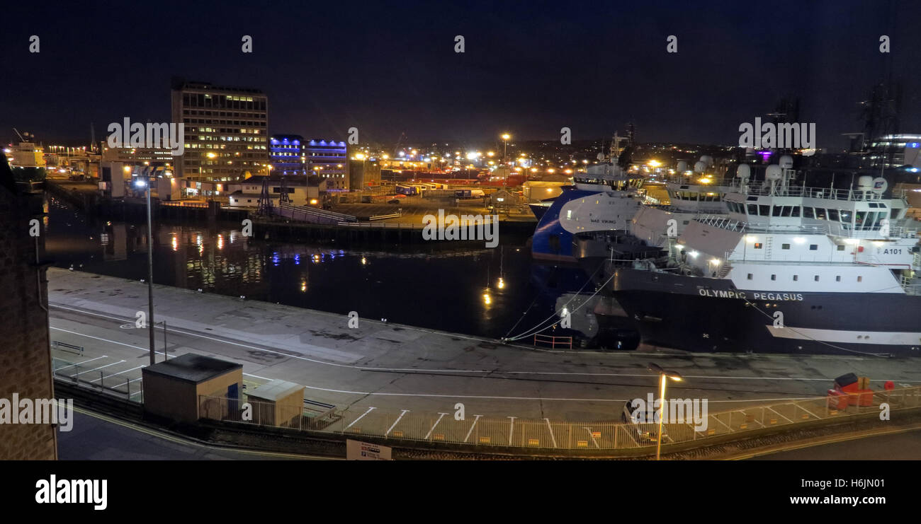 Aberdeen Hafen bei Nacht, Aberdeenshire, Schottland, UK Pano Stockfoto