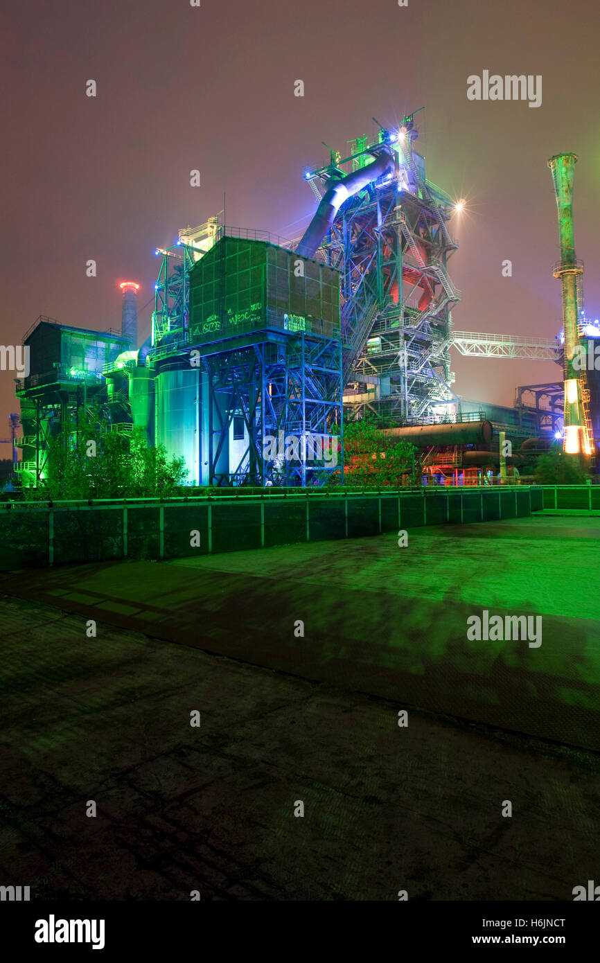 Nacht Schuss des ehemaligen Meidericher Eisenhuette Eisenhütte, Landschaftspark Duisburg-Nord-Landschaftspark, Route der Stockfoto