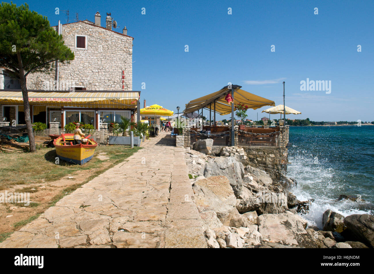 Hafenrestaurant auf die Küste, Porec, Istrien, Kroatien, Europa Stockfoto
