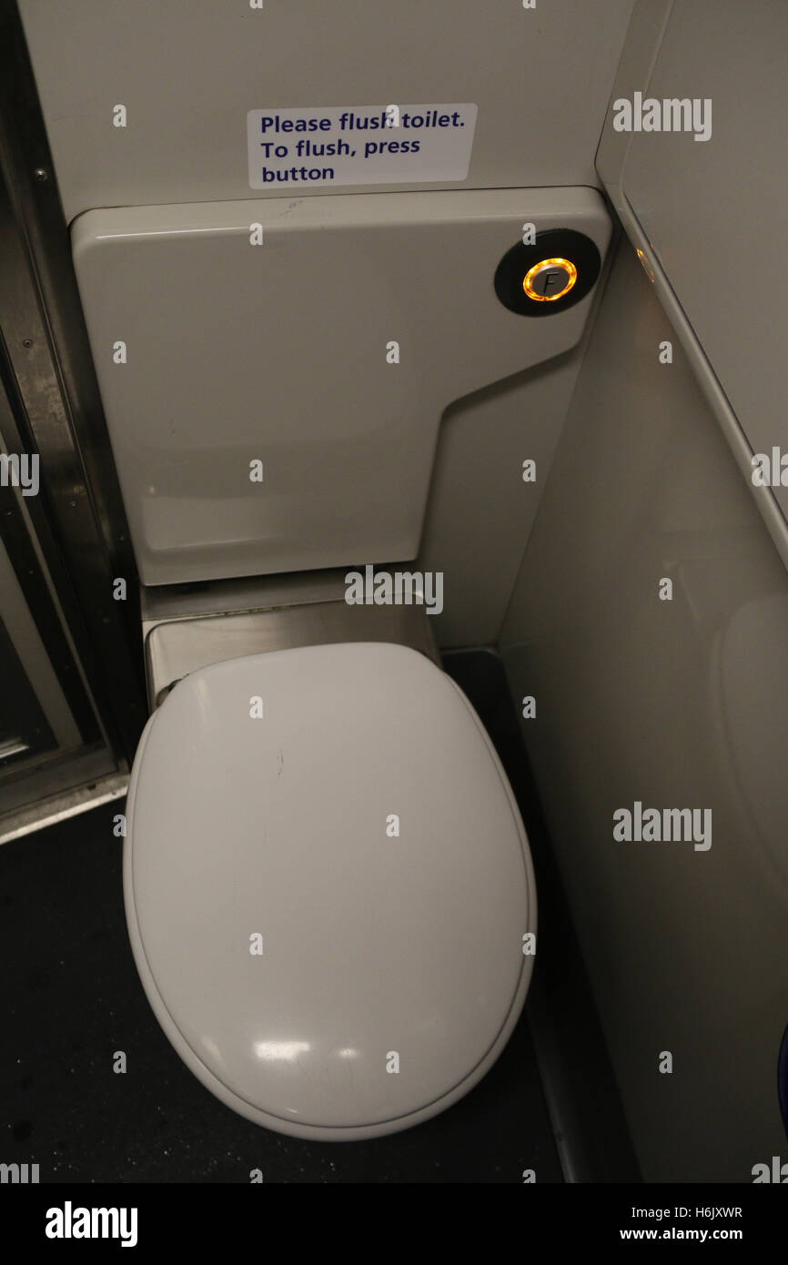 Die Toilette an Bord der XPT Zug zwischen Sydney und Melbourne in Australien. Stockfoto