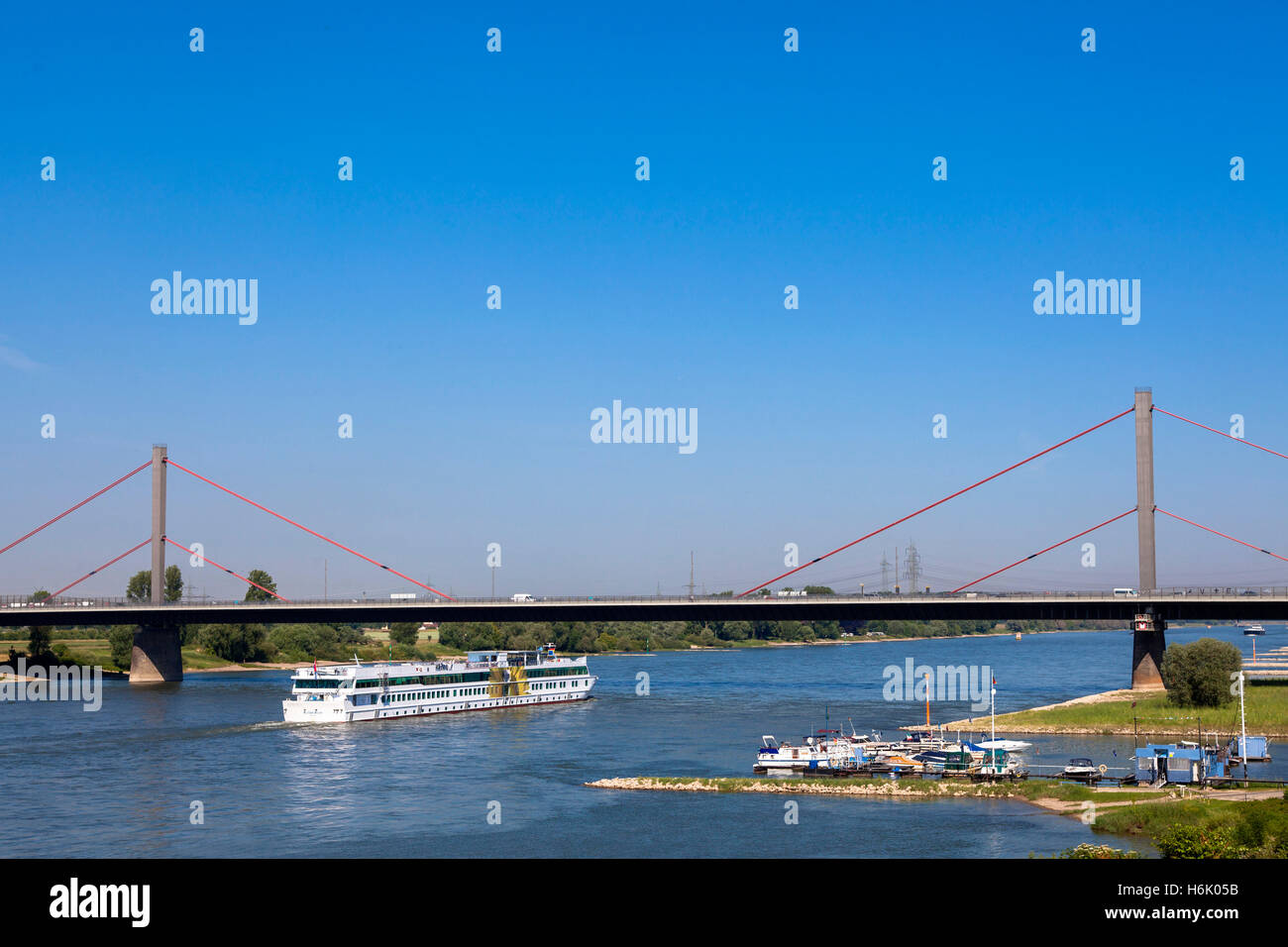Deutschland, Köln, der Fluss Rheinbrücke der Autobahn A1 zwischen Köln und Leverkusen. Stockfoto