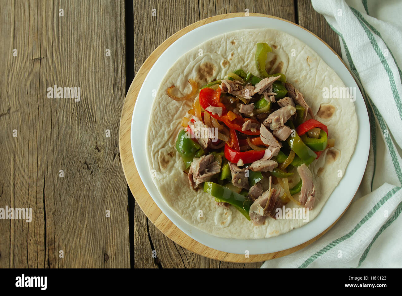 Tortilla mit Paprika und Rindfleisch selektiven Fokus-Draufsicht Stockfoto