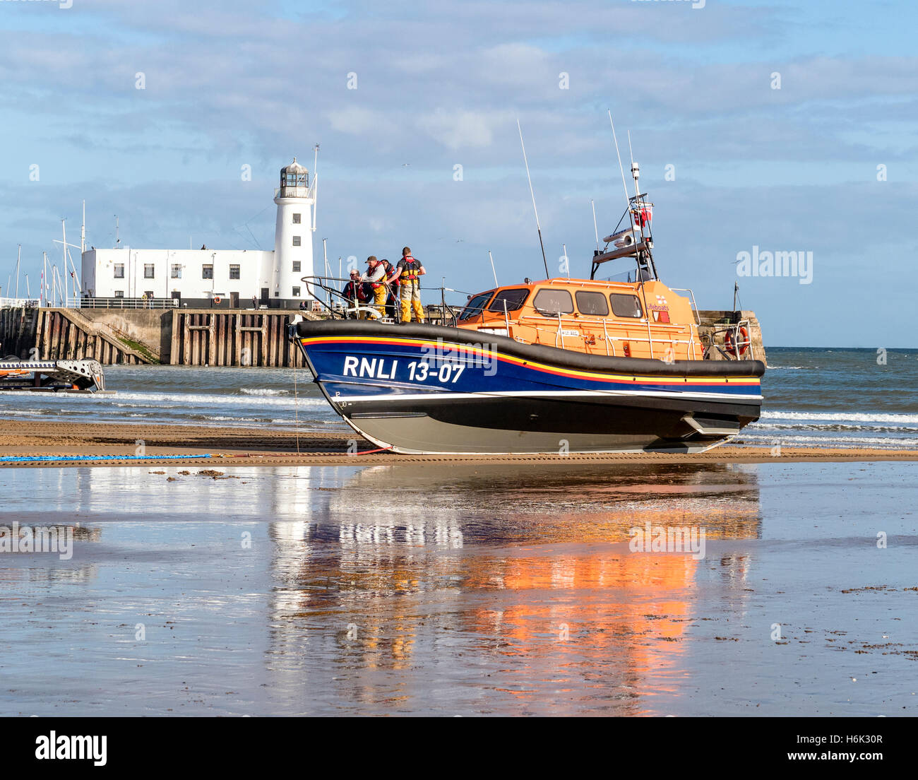 Strandeten RNLI Shannon Class Rettungsboot 13 / 07 bei Scarborough Yorkshire UK Stockfoto