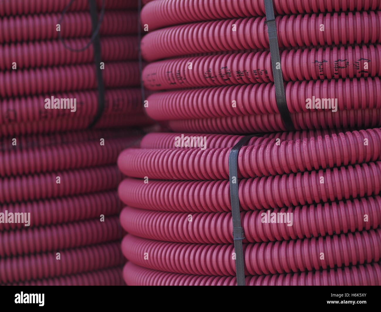 PEHD Robuste Schläuche für elektrische und andere Kabel Stockfoto