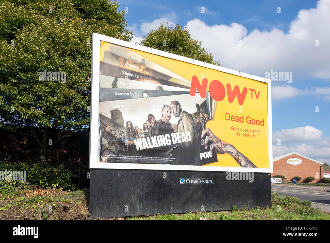 Werbung Werbetafel, Bath Road (A4), Slough, Berkshire, England, Vereinigtes Königreich Stockfoto