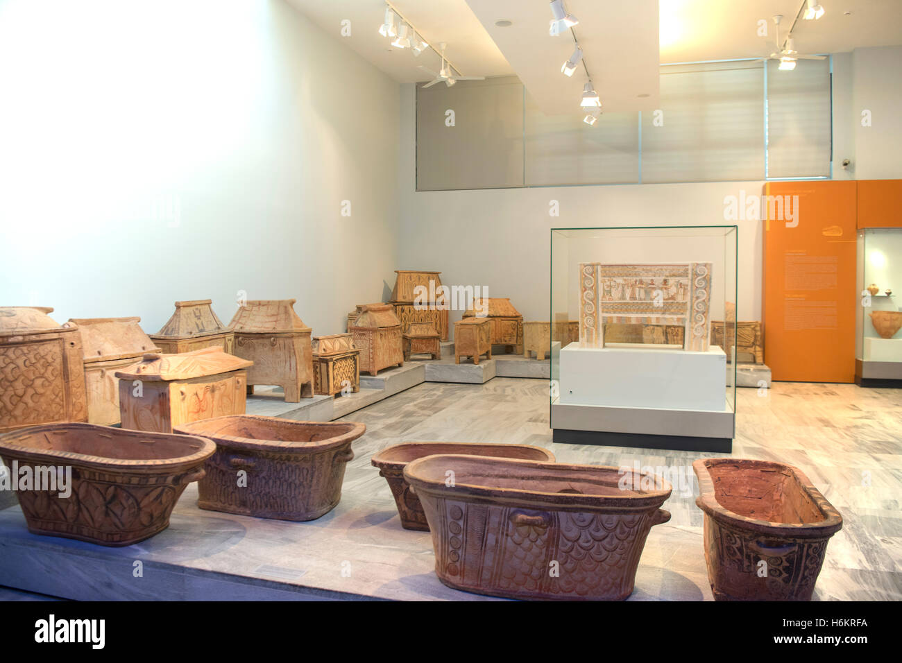 Archäologisches Museum, Saal Mit Minoischen Sarkophagen, Heraklion, Kreta, Griechenland Stockfoto