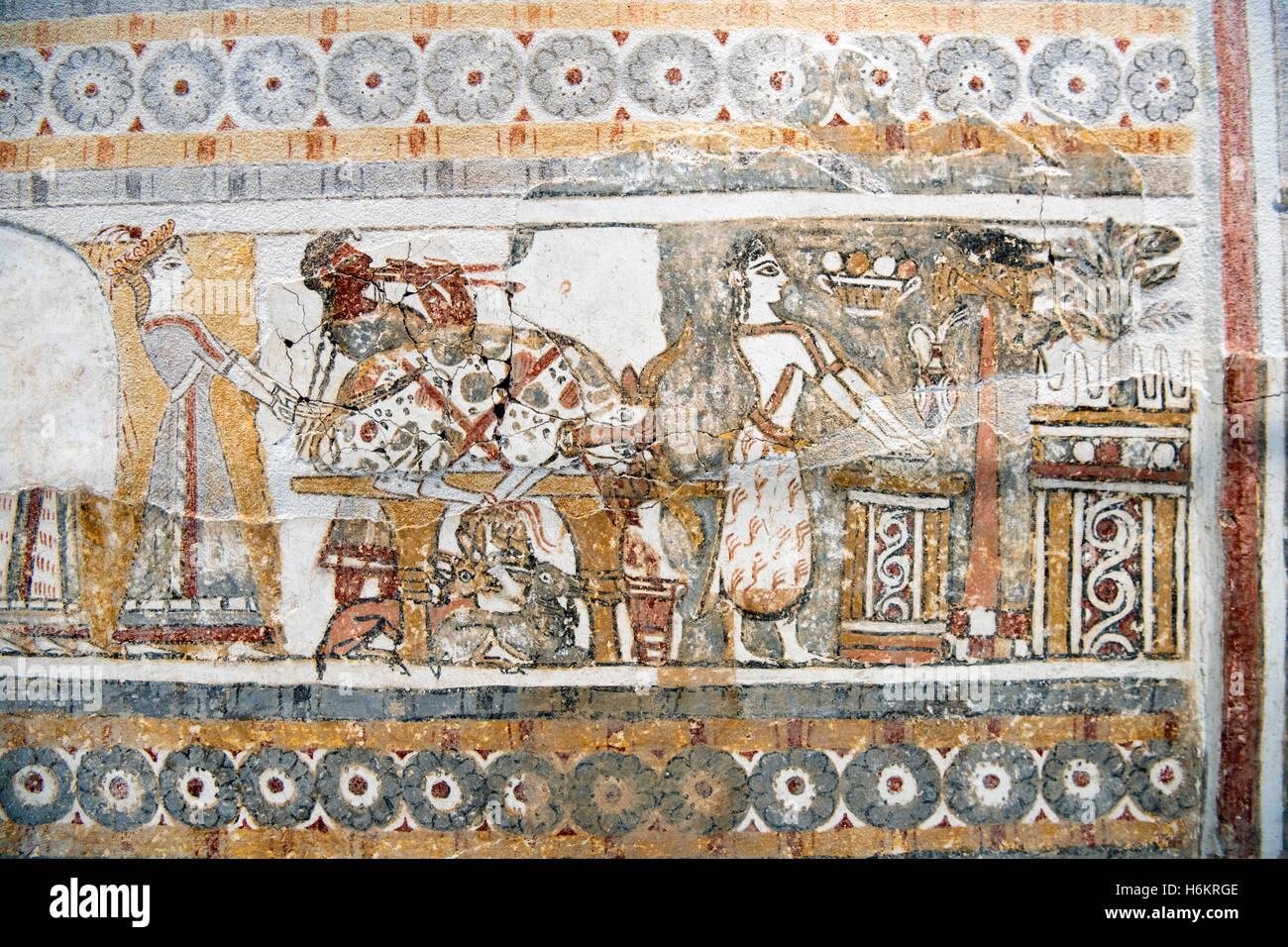 Griechenland, Kreta, Heraklion, Archäologisches Museum, Detail des Minoischen Sarkophages aus Agia Triada zermatscht 14. Halbmonatsschrift V. Stockfoto