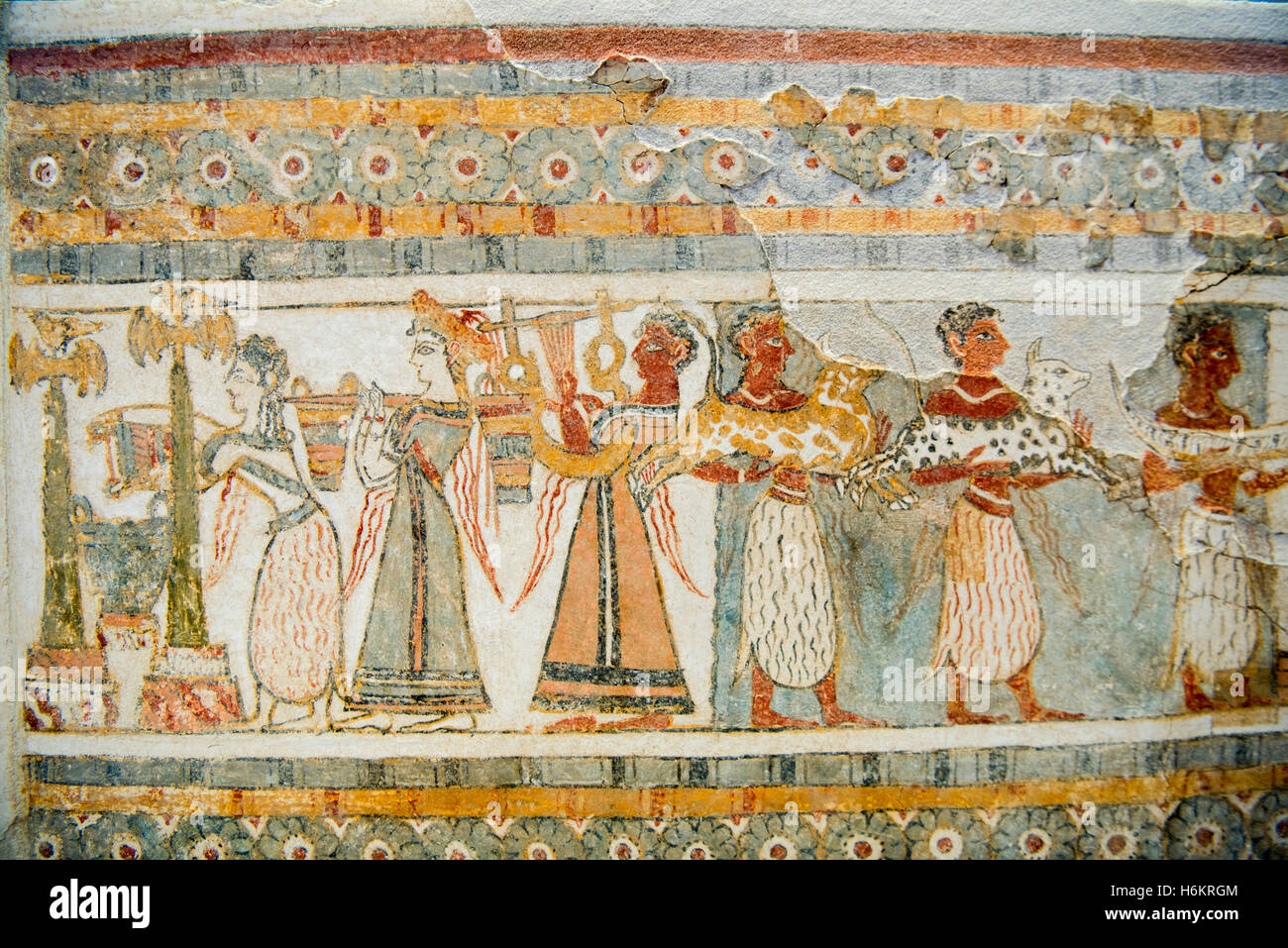 Griechenland, Kreta, Heraklion, Archäologisches Museum, Detail Eines Minoischen Sarkophags aus Agia Triada: Rechter Krimi-der Stockfoto