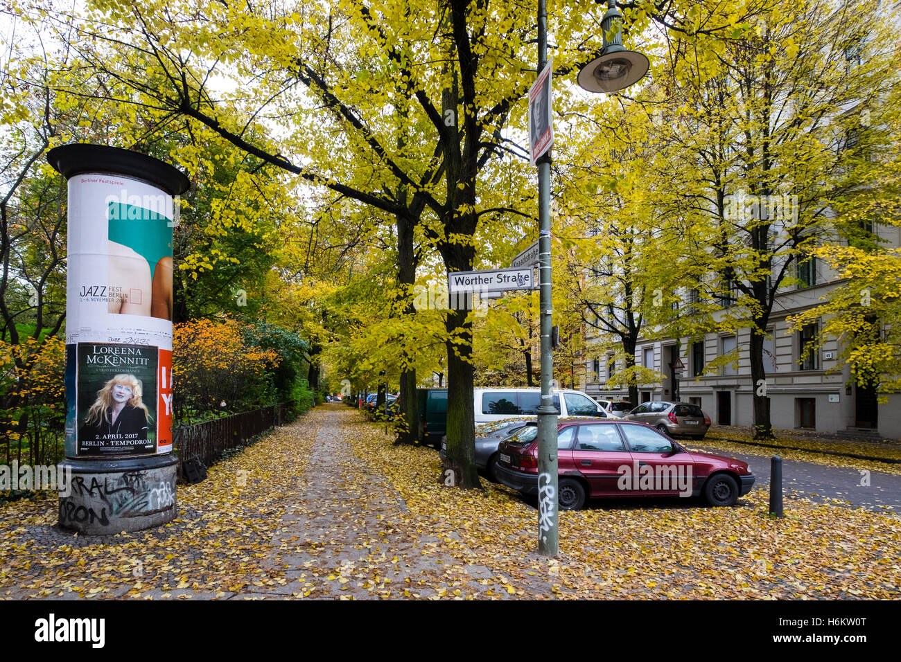 Straßen in Kollwitzplatz im Herbst im Prenzlauer Berg in Berlin Deutschland Stockfoto