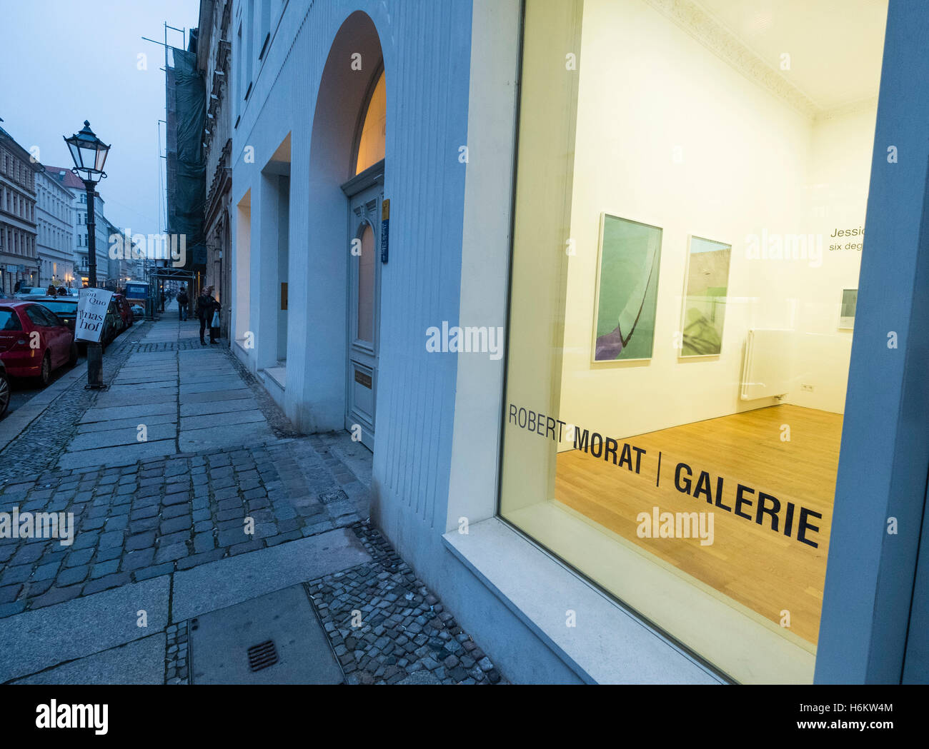 Außenseite der Robert Morat Galerie, Kunstgalerie auf Linienstrasse.a Straße mit vielen Galerien in Mitte Berlin Deutschland Stockfoto