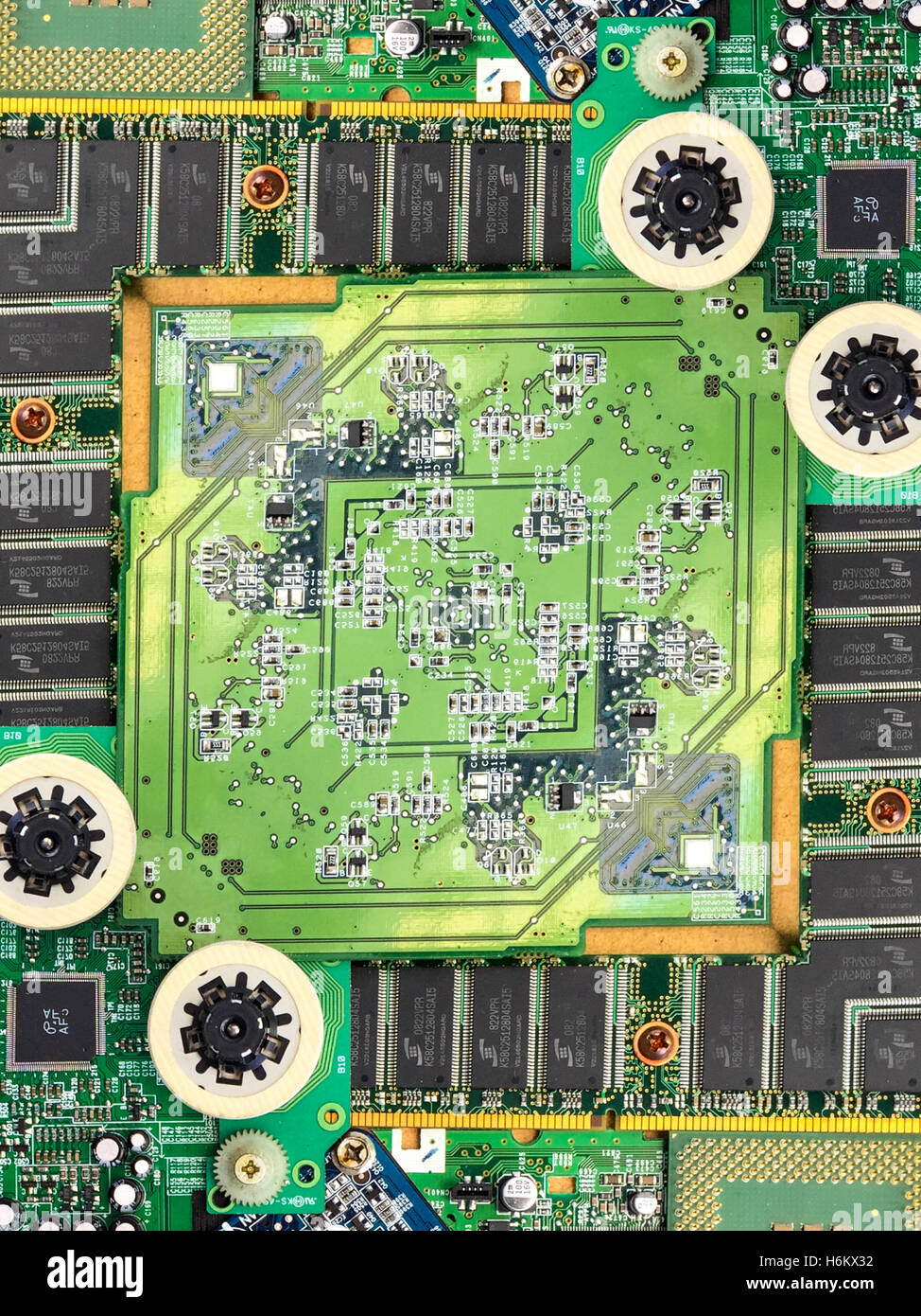 Ein Kaleidoskop-Bild aus dem Inneren eines Computers - seinen Motherboard, Computer-Chip und elektronische Teile gemacht. Stockfoto