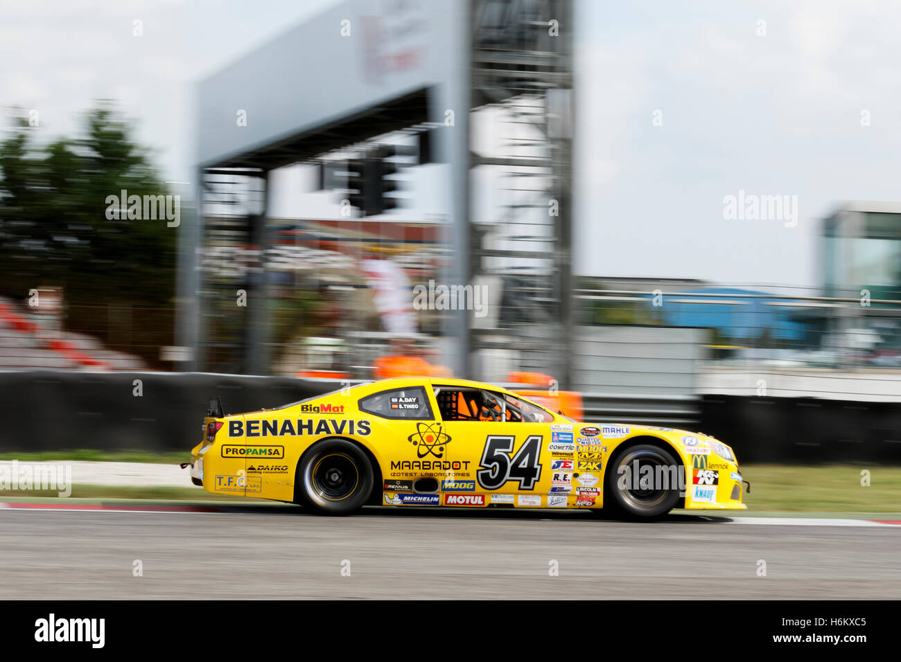 Adria, Rovigo, Italien - 17. September 2016: Caal Racing Team, angetrieben von Tag Alon, beim Rennen in der Nascar Whelen Euroserie Stockfoto
